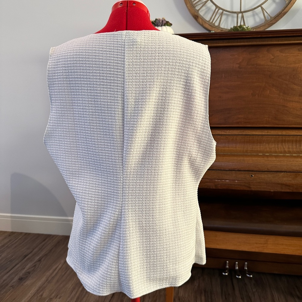 White Textured Button-Up Vest - Picture 2 of 3
